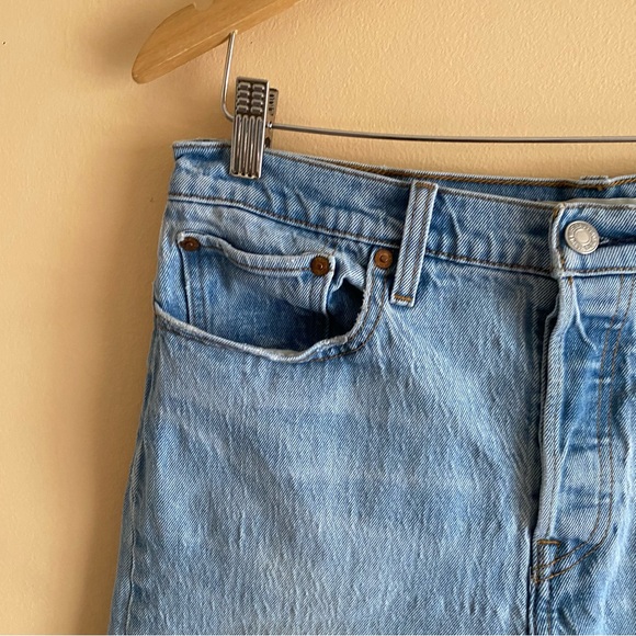 Levis Premium Wedgie Icon Straight Jeans Woman 31 Light Wash High Rise FLAW - Picture 4 of 16